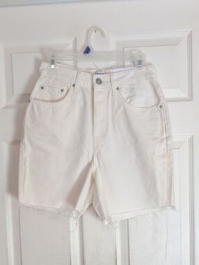 BDG 90s long inseam short white denim shorts 28